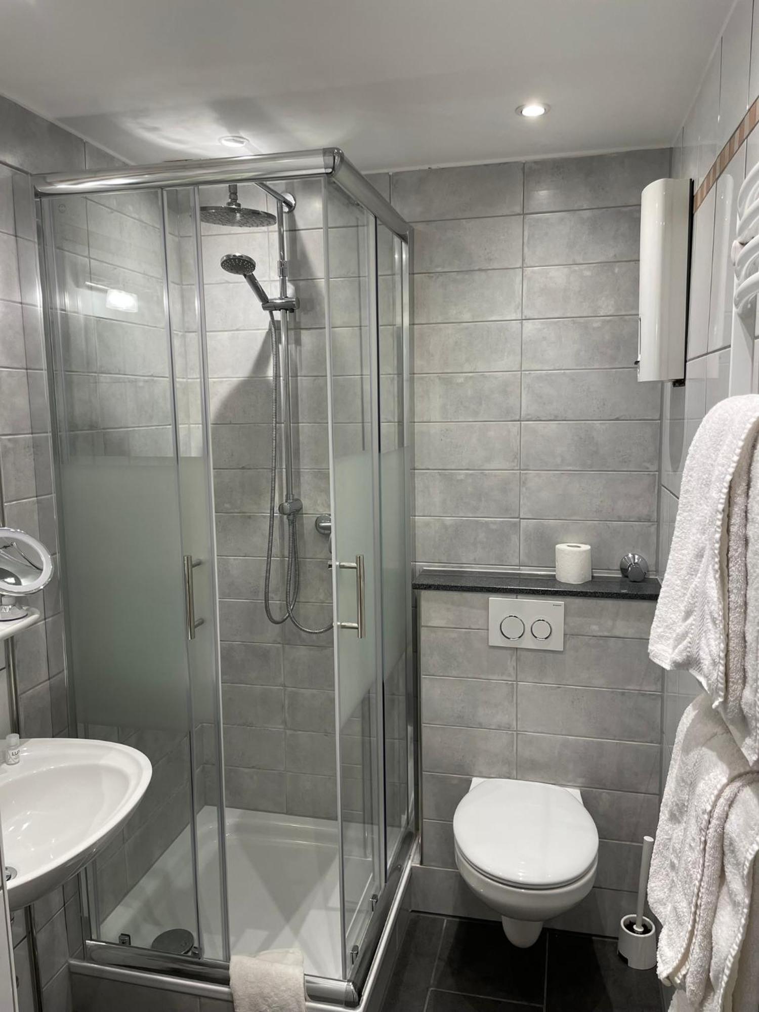 Apartmenthaus Sonnen ดุสเซลดอร์ฟ ภายนอก รูปภาพ